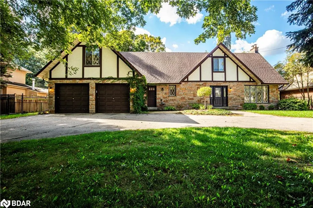 30 Birkbank Drive