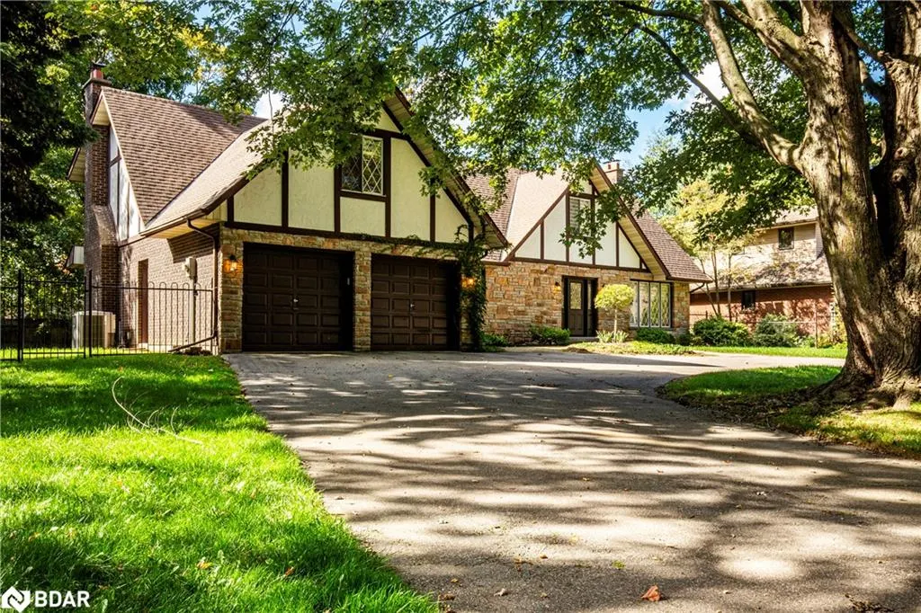 30 Birkbank Drive