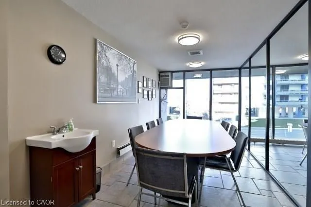 150 Charlton Avenue E, #1406