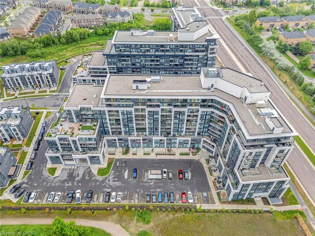 405 Dundas Street W, #702