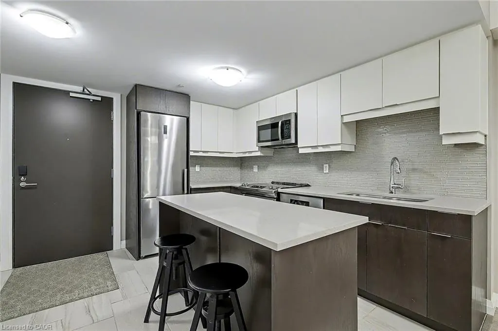 63 Arthur Street S, #205