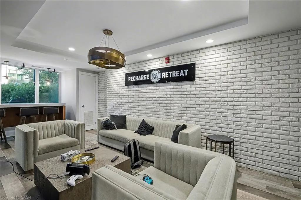 63 Arthur Street S, #205