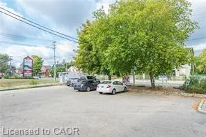 585 Queen Street S