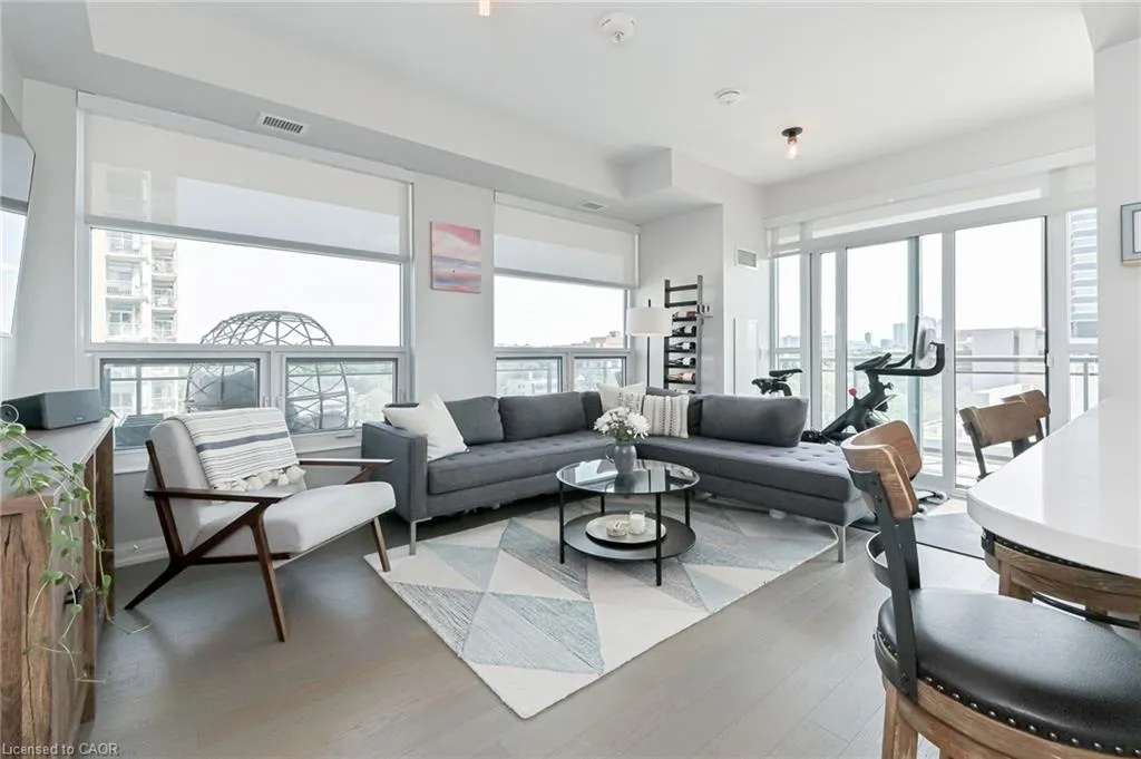 155 Caroline Street S, #606