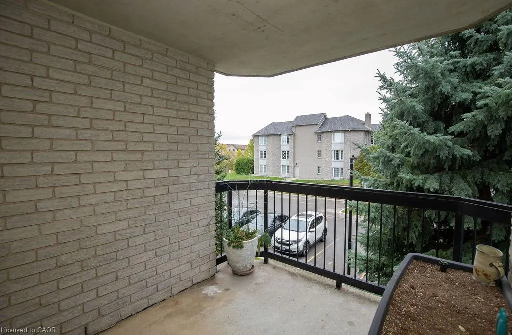990 Golf Links Road, #202