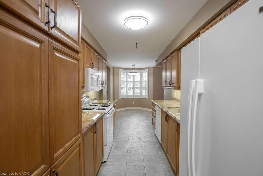 990 Golf Links Road, #202