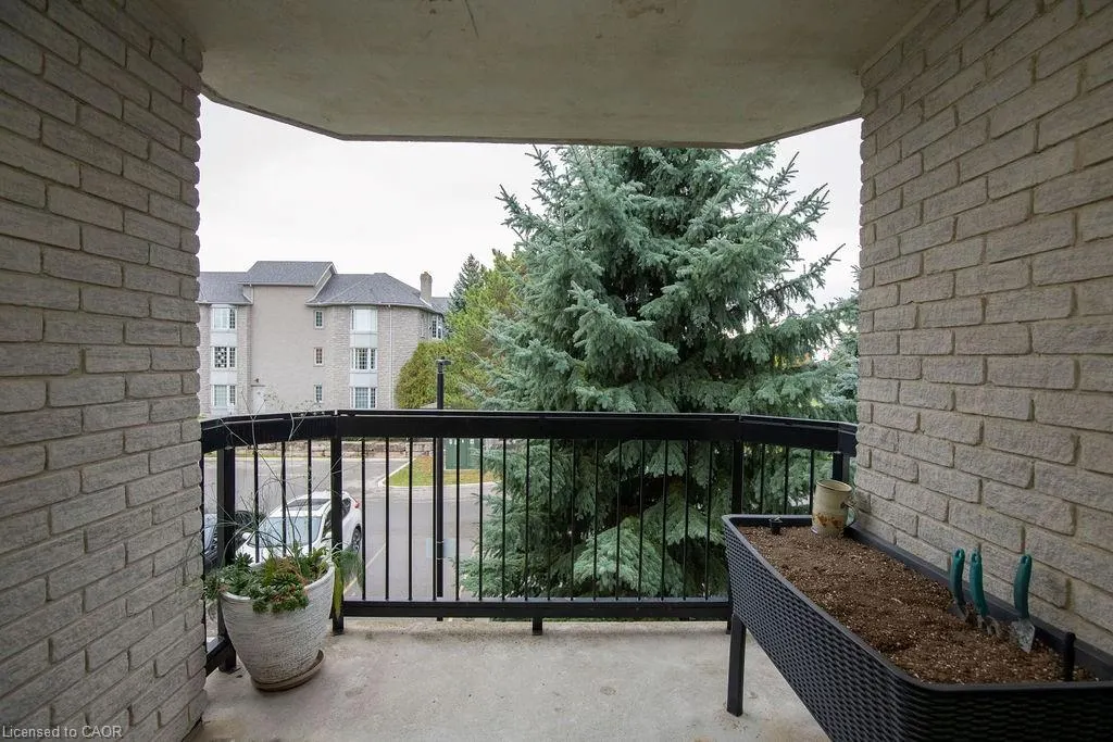 990 Golf Links Road, #202