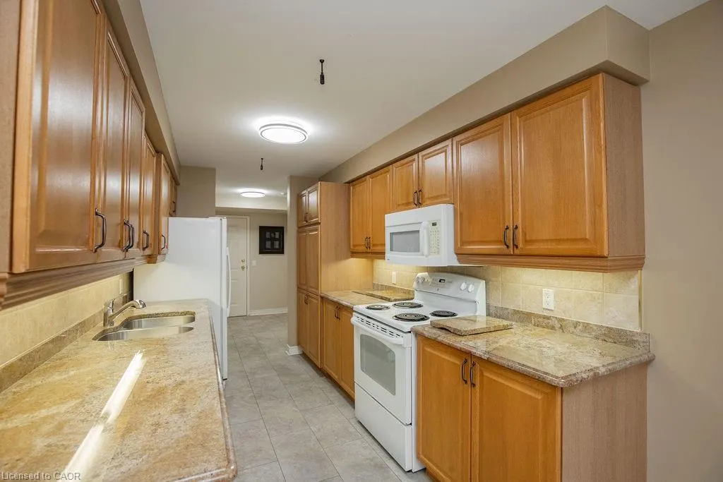 990 Golf Links Road, #202