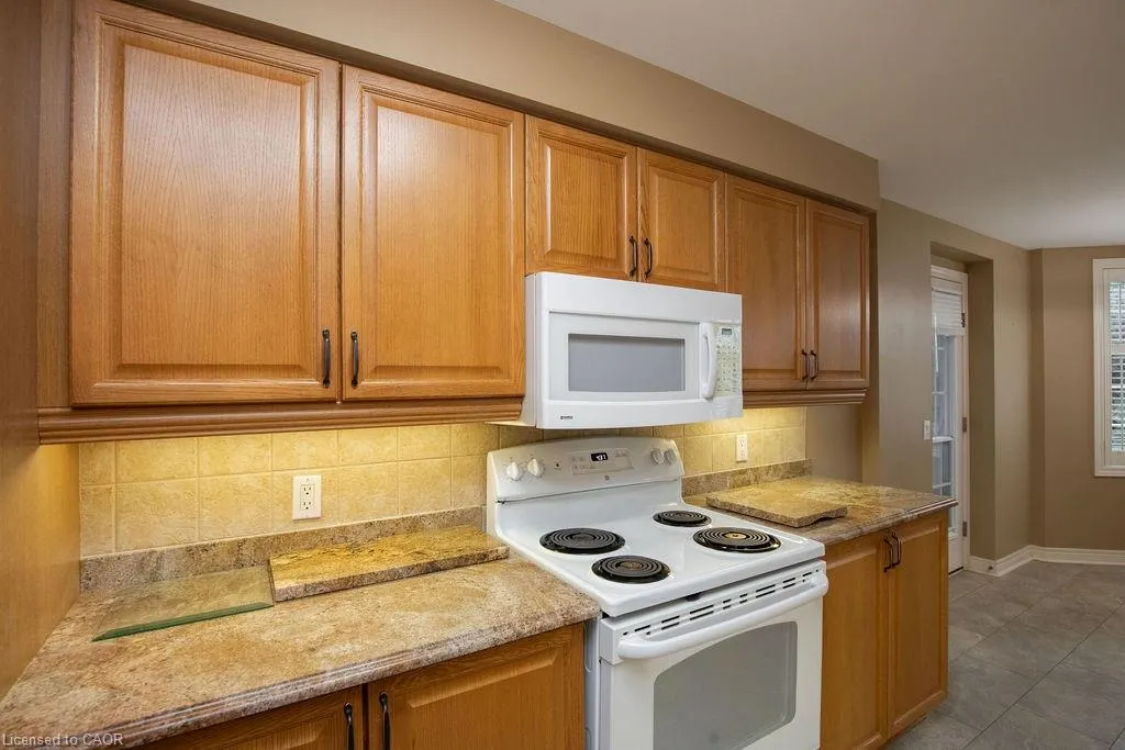 990 Golf Links Road, #202