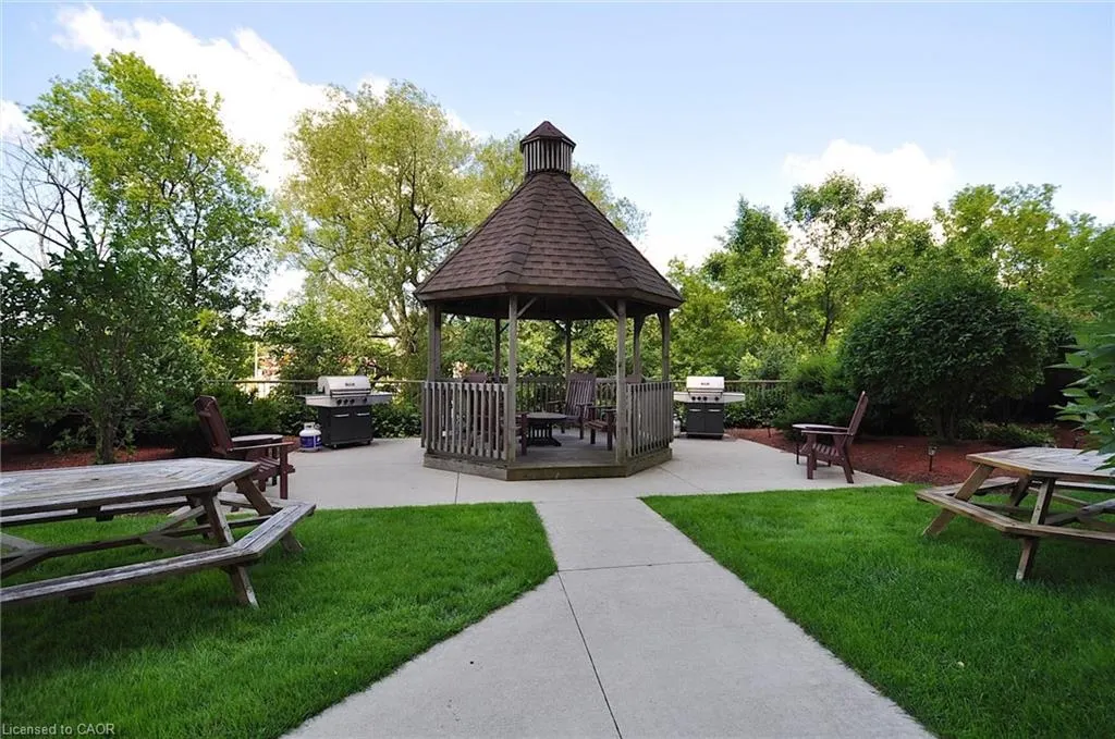 60 Wyndham Street, #206