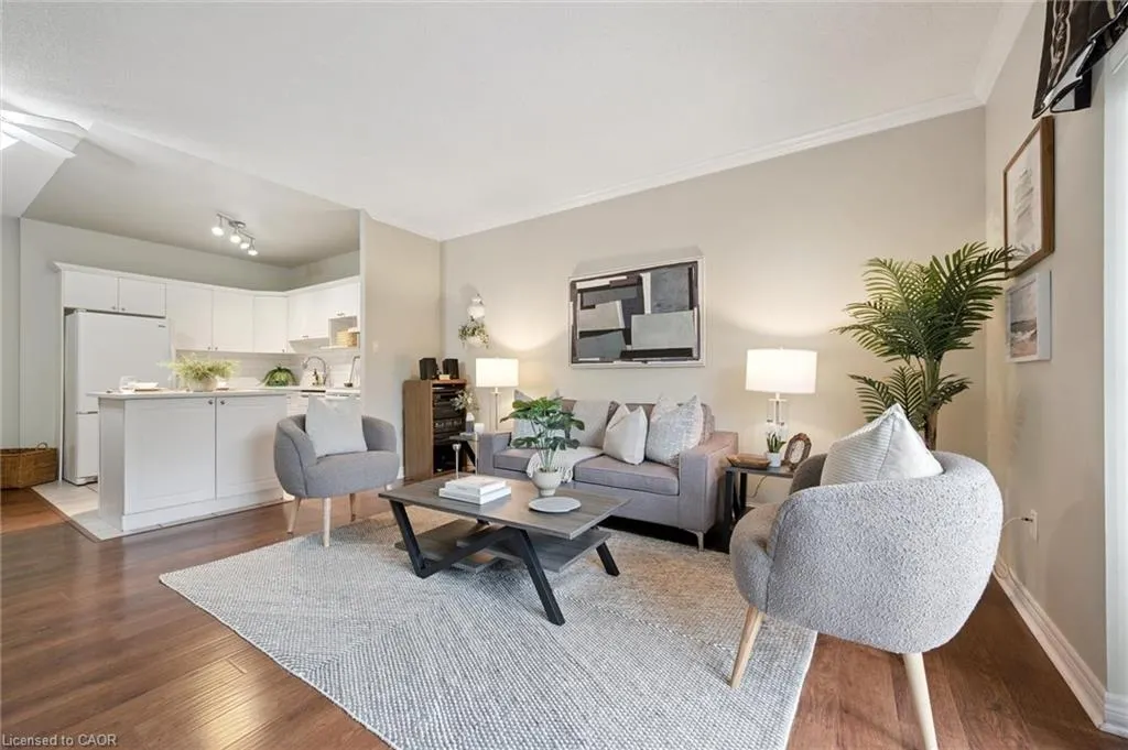 60 Wyndham Street, #206