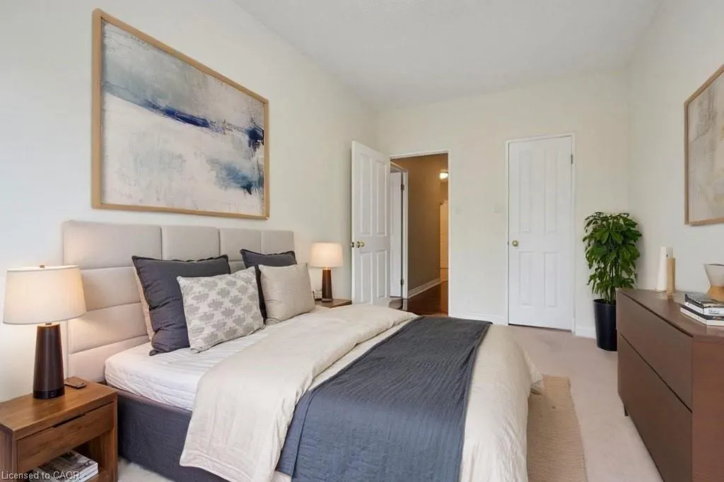 60 Wyndham Street, #206