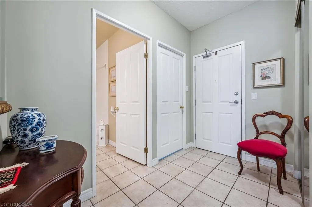 60 Wyndham Street, #206