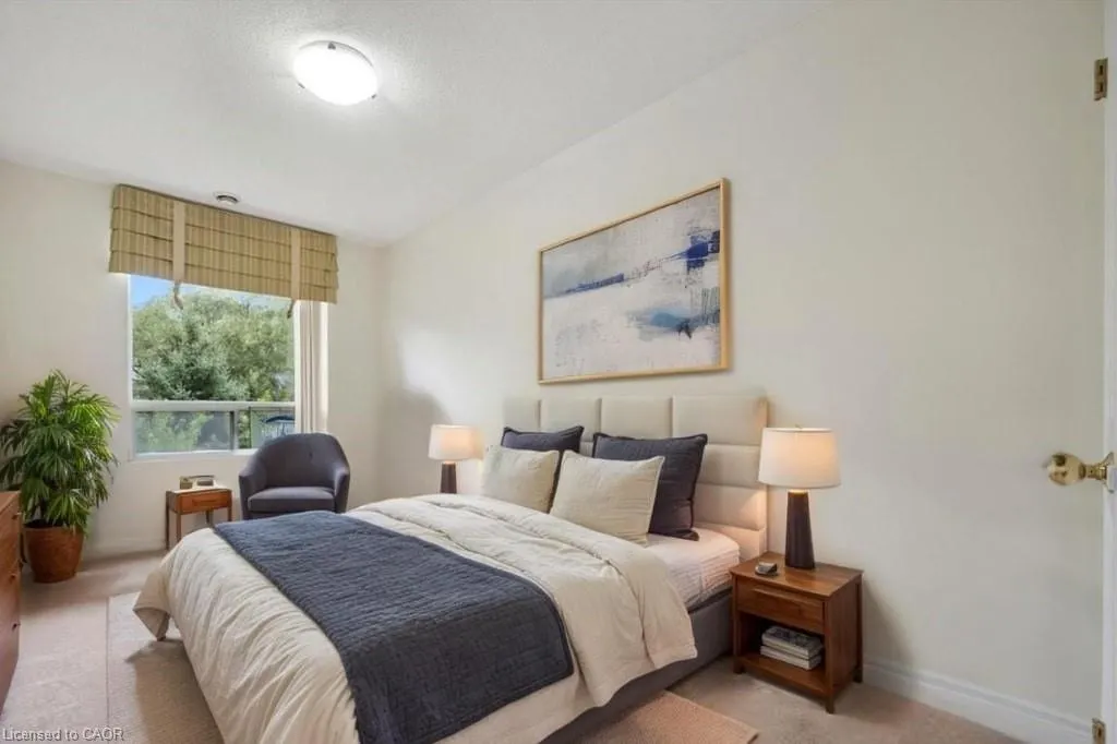 60 Wyndham Street, #206