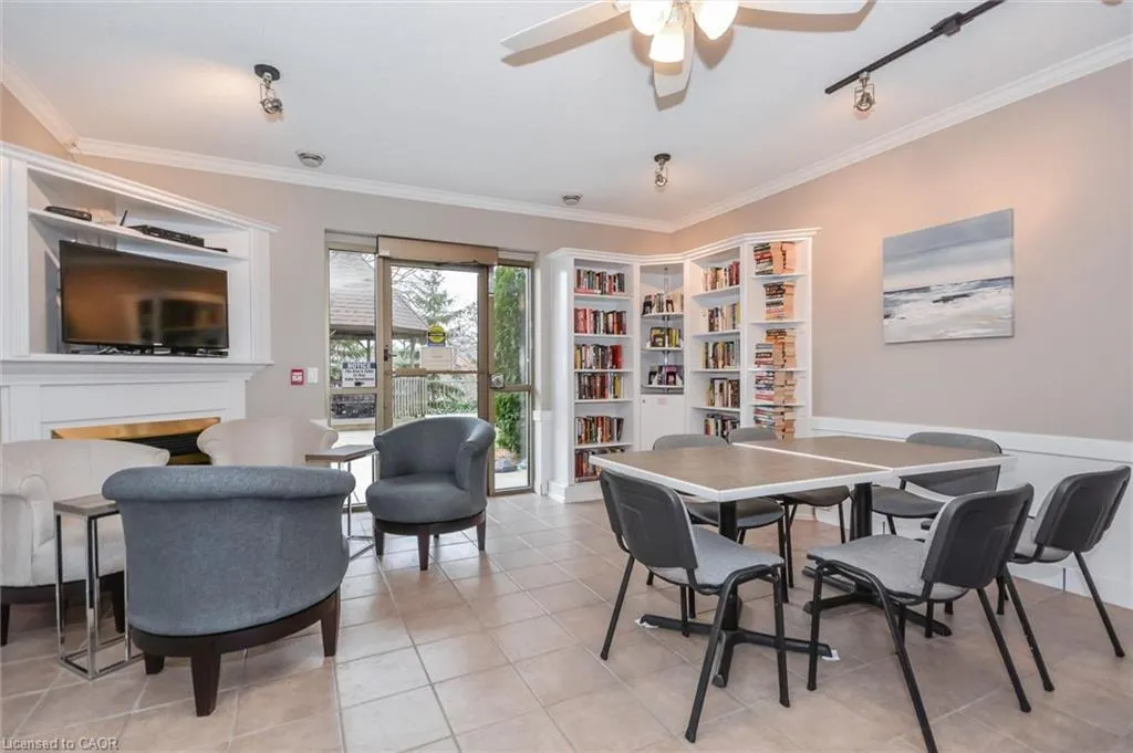 60 Wyndham Street, #206