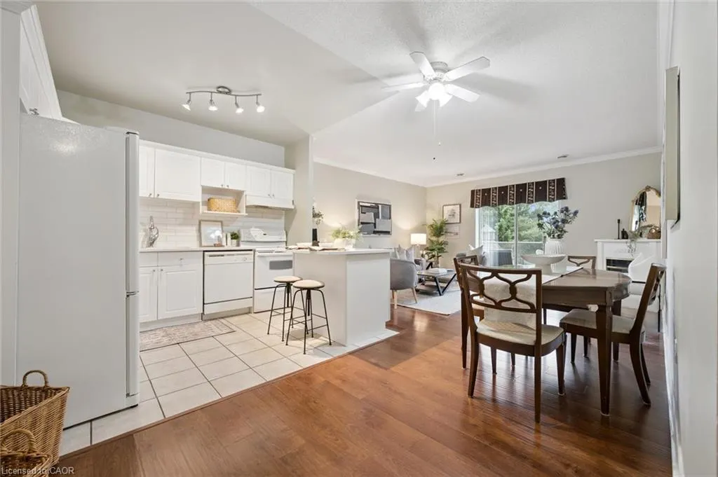 60 Wyndham Street, #206