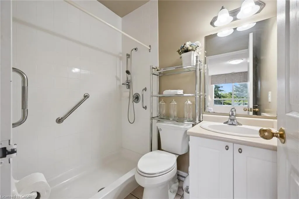 60 Wyndham Street, #206