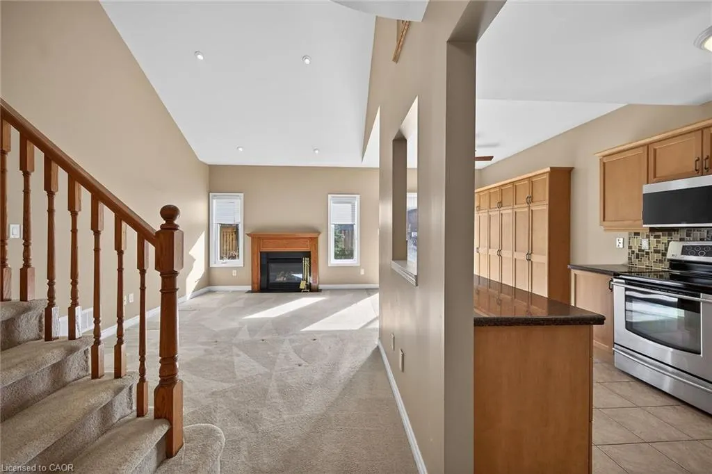 76 Abbotsford Trail