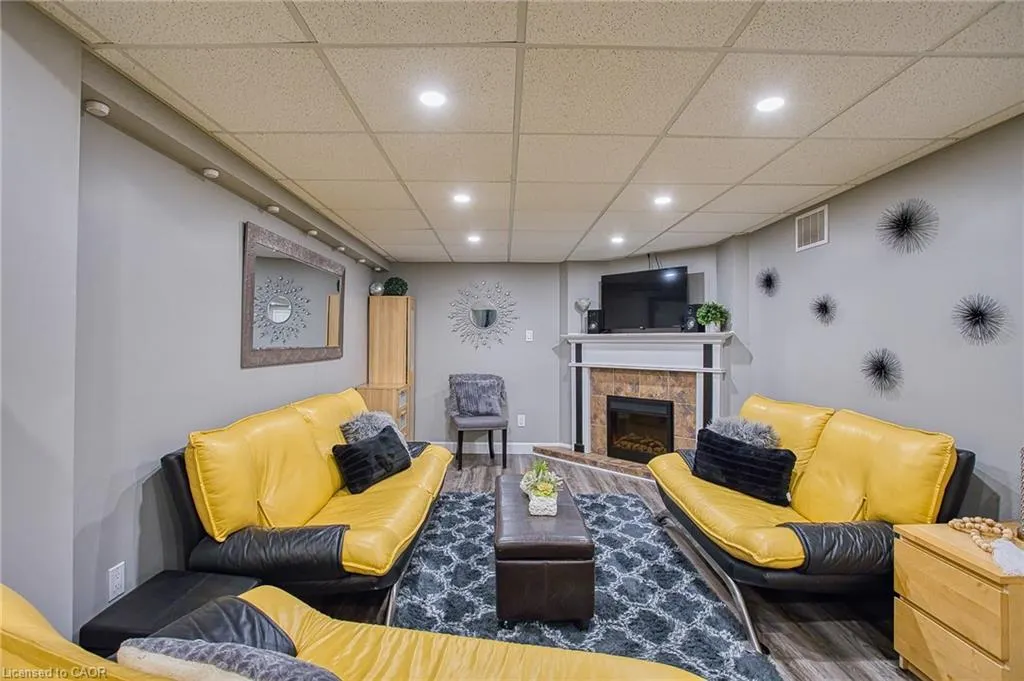 3263 Guyatt Road