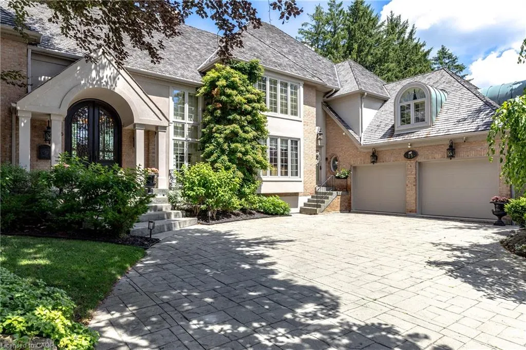 15 Peppertree Crescent