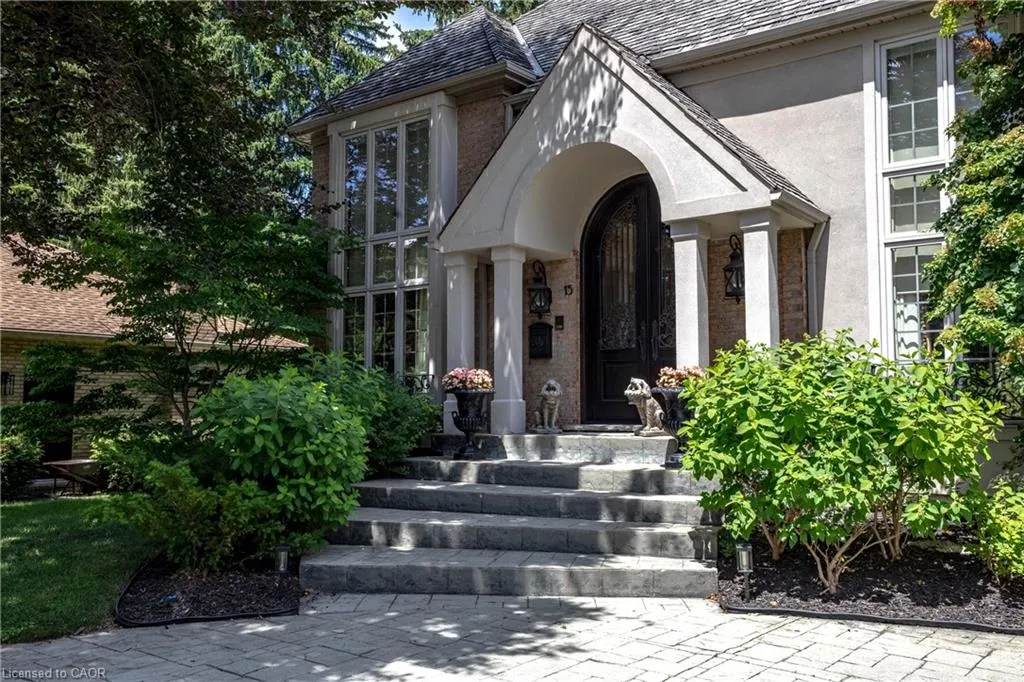 15 Peppertree Crescent