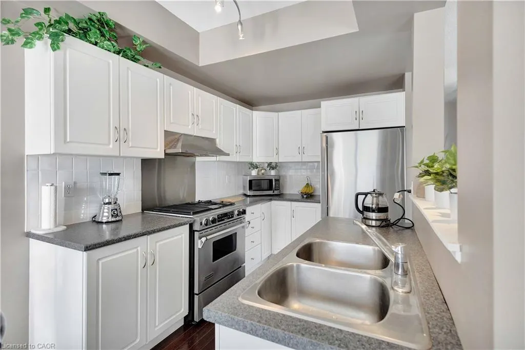 232 Stonehenge Drive #8