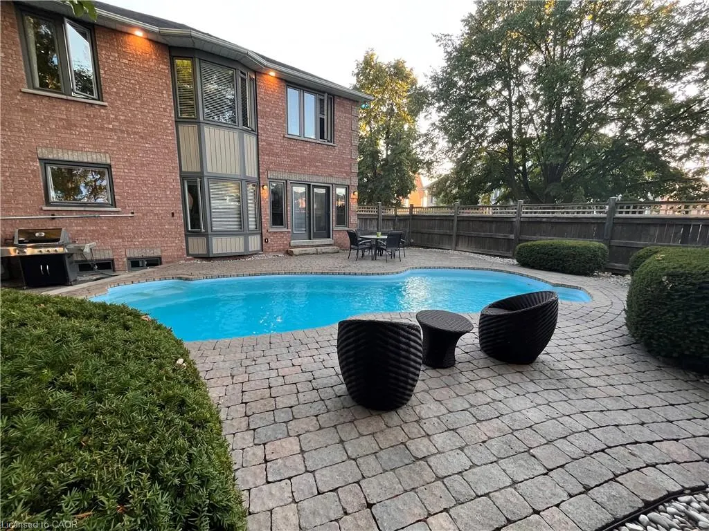 85 Waterford Crescent
