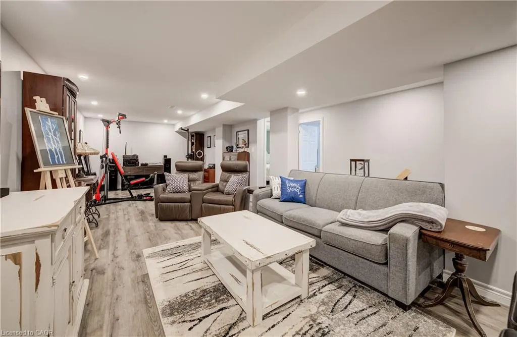 21 Loma Drive