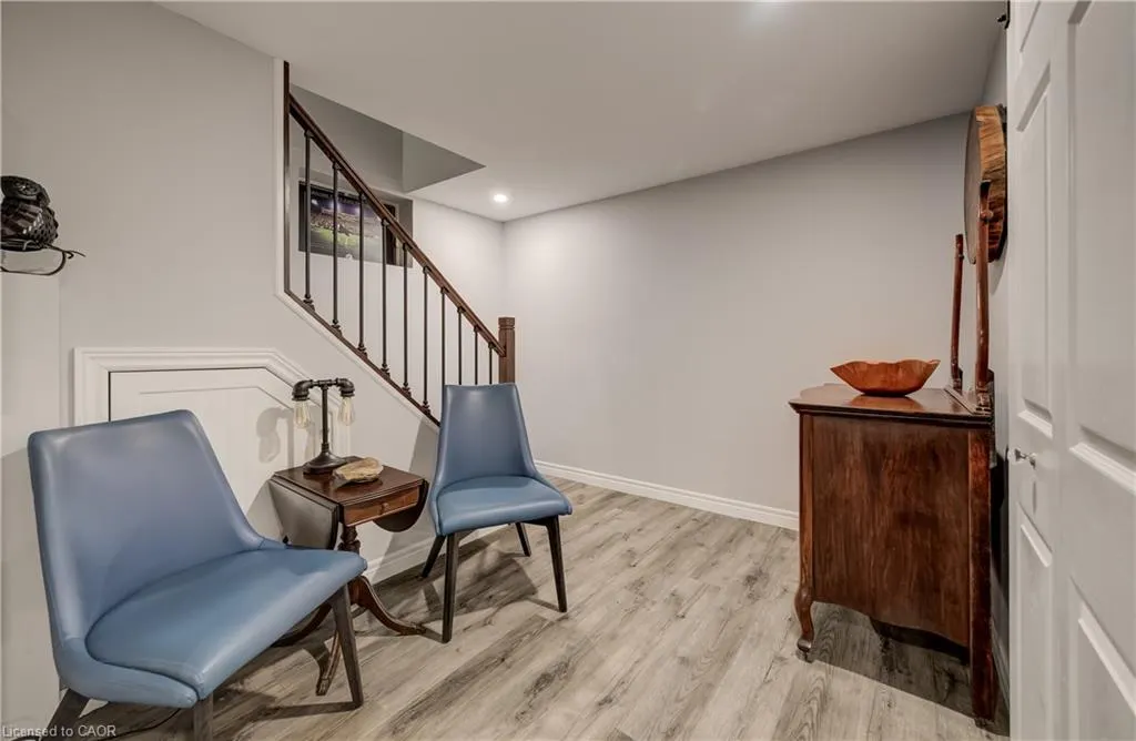21 Loma Drive