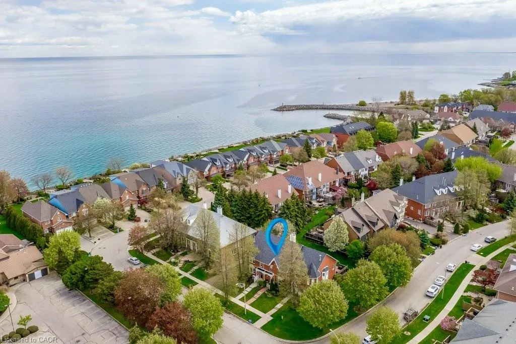4 Edgewater Drive