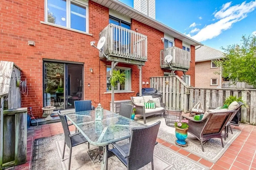 4 Edgewater Drive