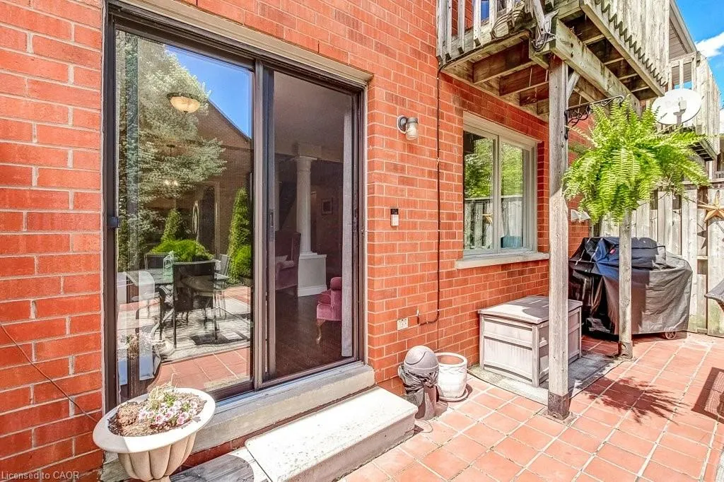 4 Edgewater Drive