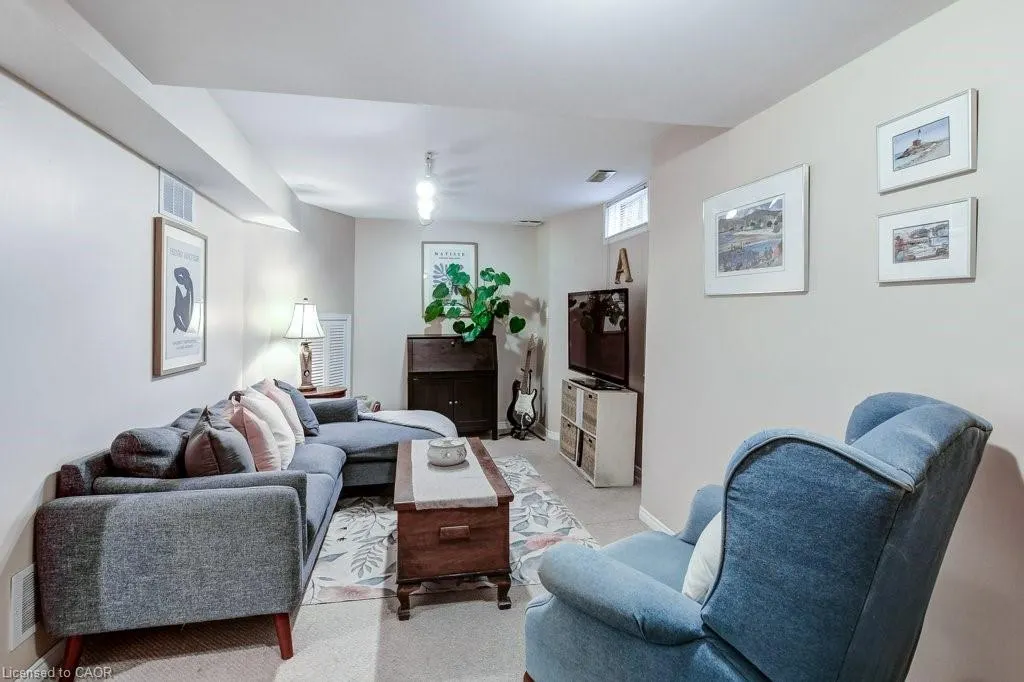 4 Edgewater Drive