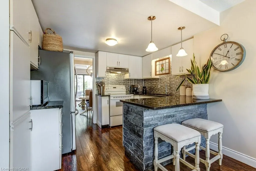 4 Edgewater Drive
