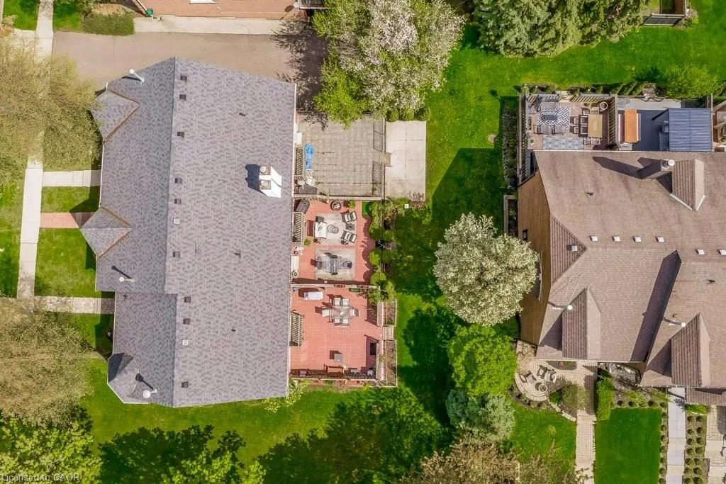 4 Edgewater Drive