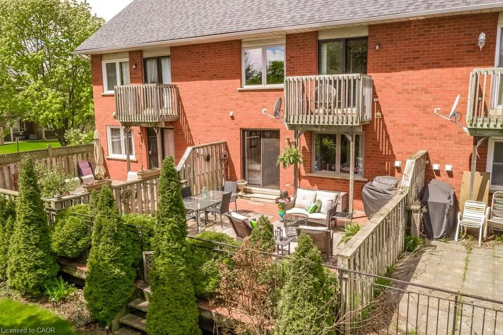 4 Edgewater Drive
