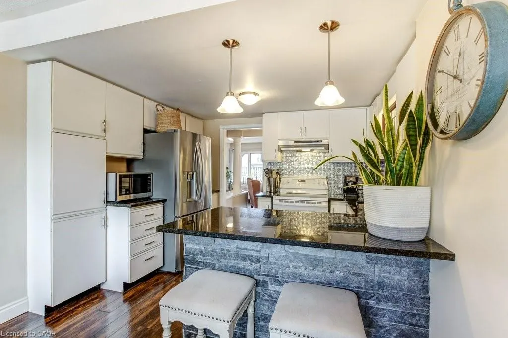 4 Edgewater Drive
