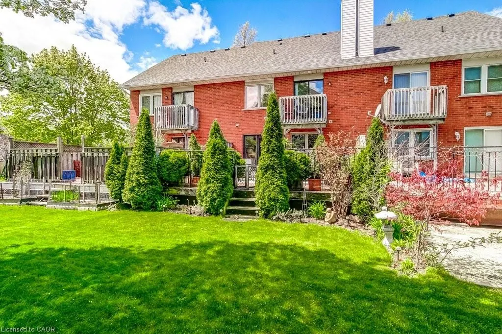 4 Edgewater Drive