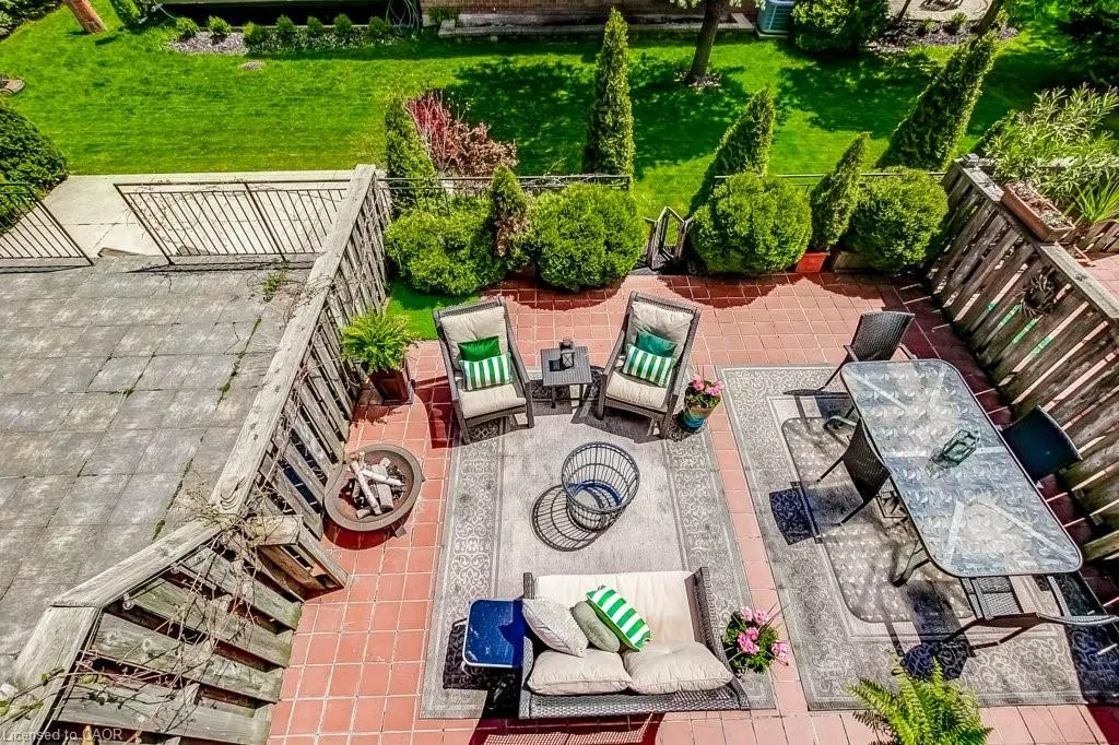 4 Edgewater Drive