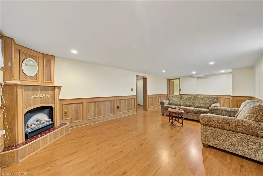 13 Lakeside Drive
