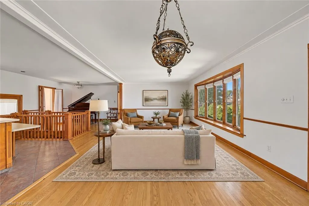 13 Lakeside Drive