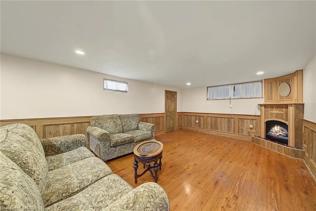 13 Lakeside Drive