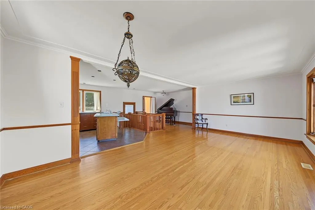 13 Lakeside Drive