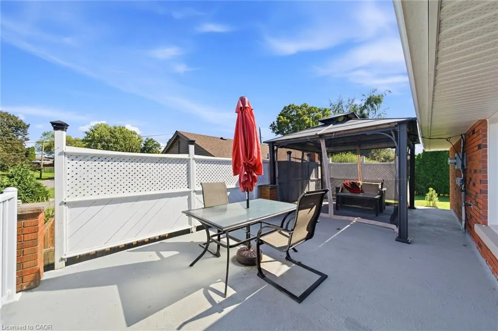 13 Lakeside Drive
