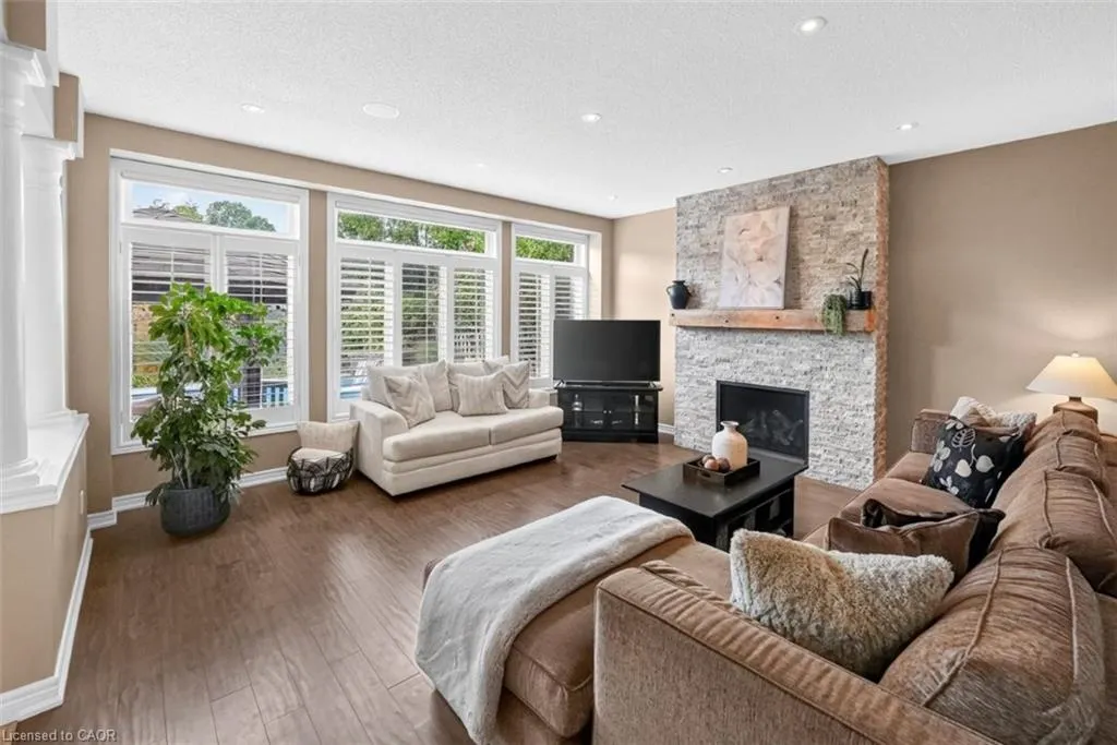 123 Moorland Crescent