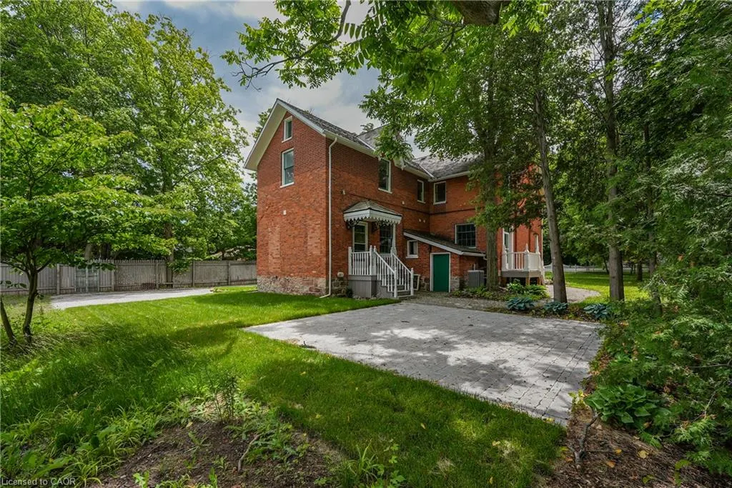 262 Main Street W