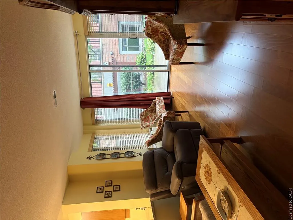 275 Main Street E #001