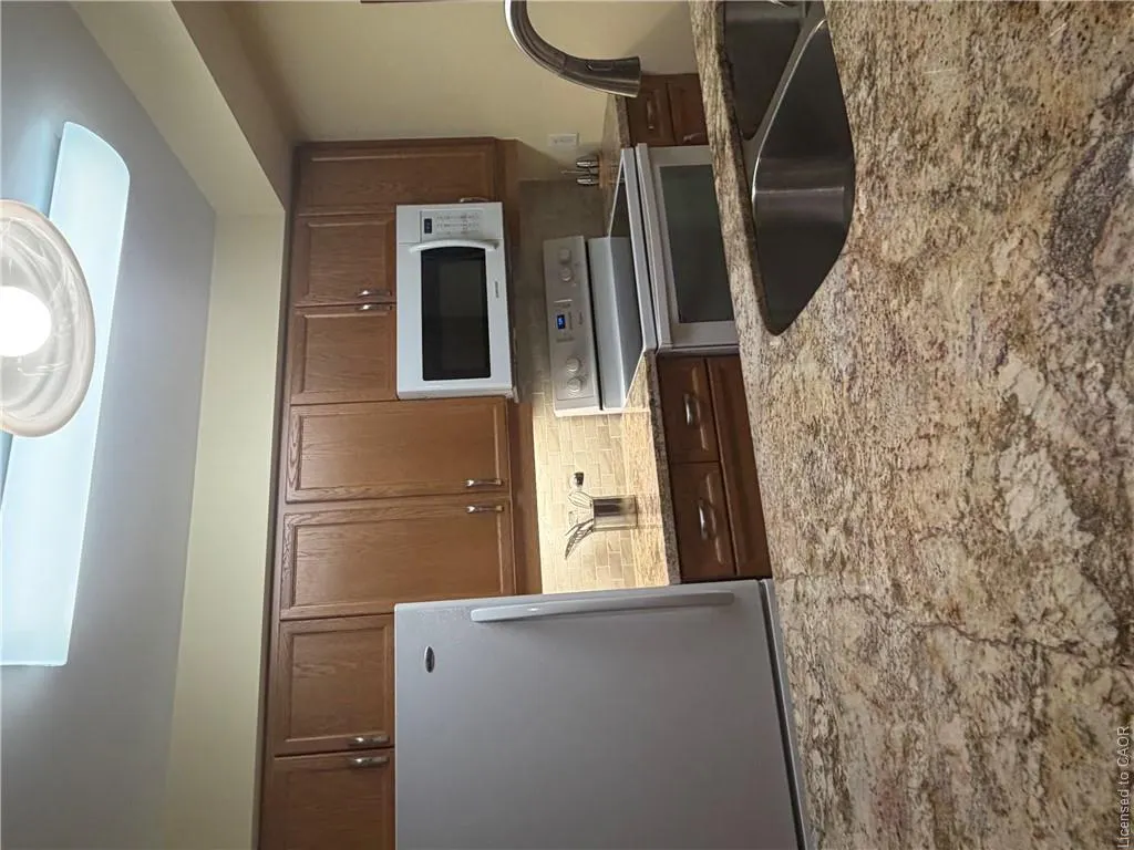 275 Main Street E #001
