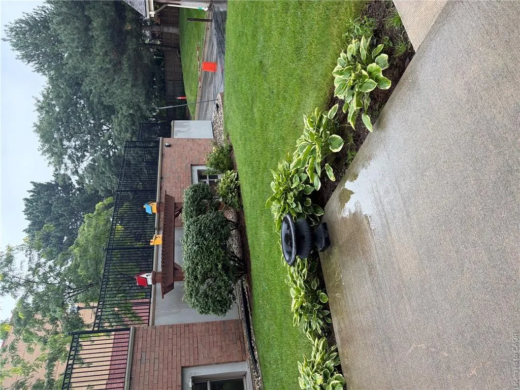 275 Main Street E #001
