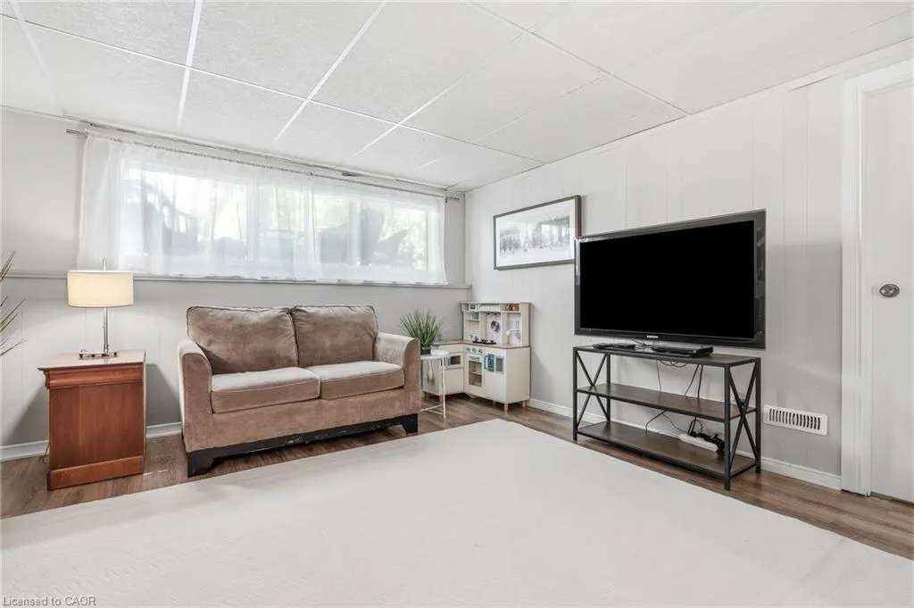 3 Glengrove Avenue